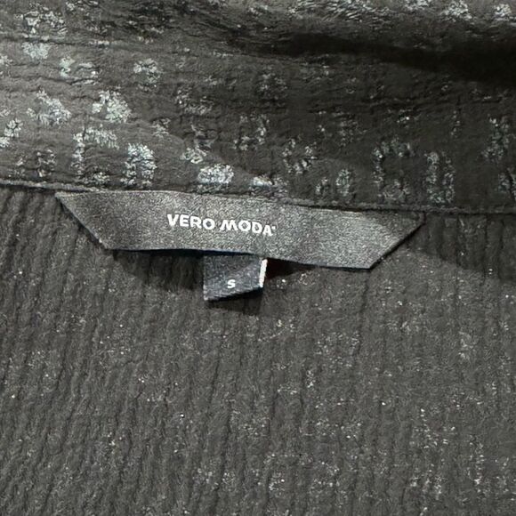 Vero Moda Black Semi Sheer Cheetah Button Up Top Women’s Small - Picture 2 of 3